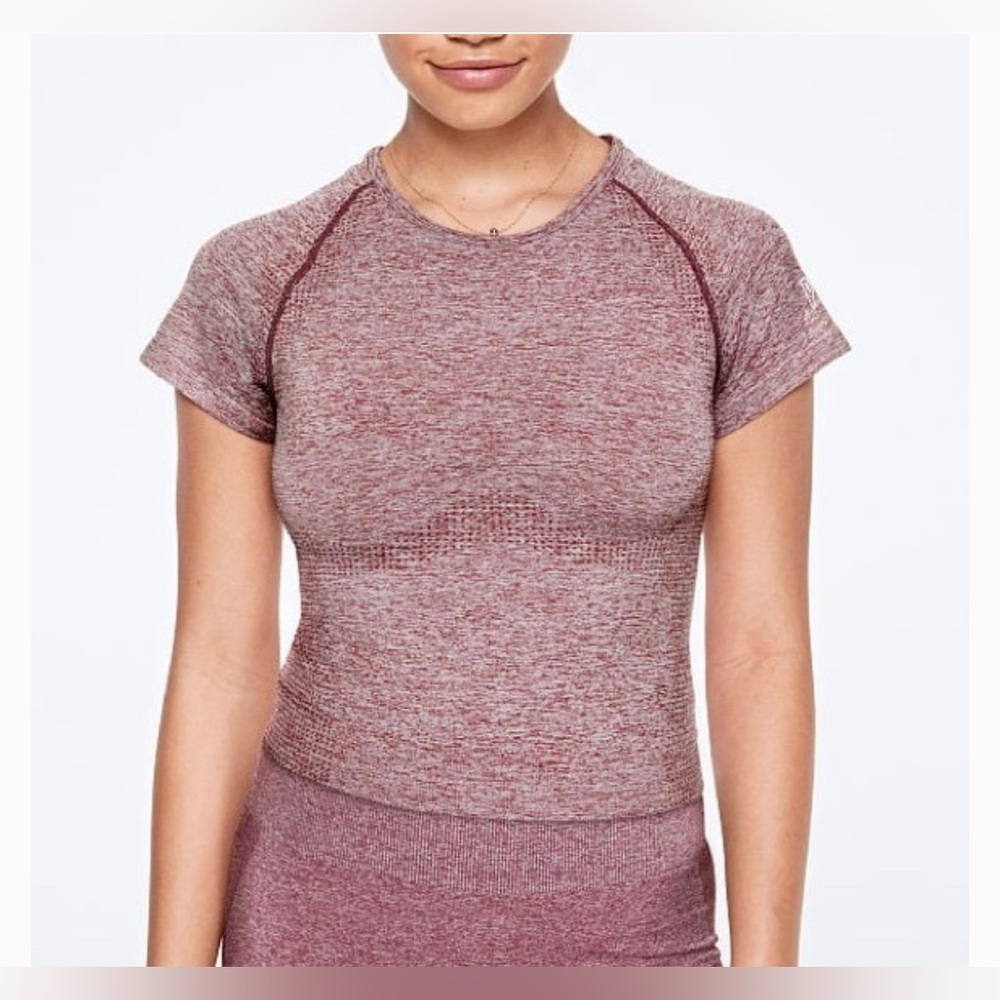 PINK VICTORIA’S SECRET SEAMLESS WORKOUT SHORT SLEEVE CROPPED CROP CREW TOP